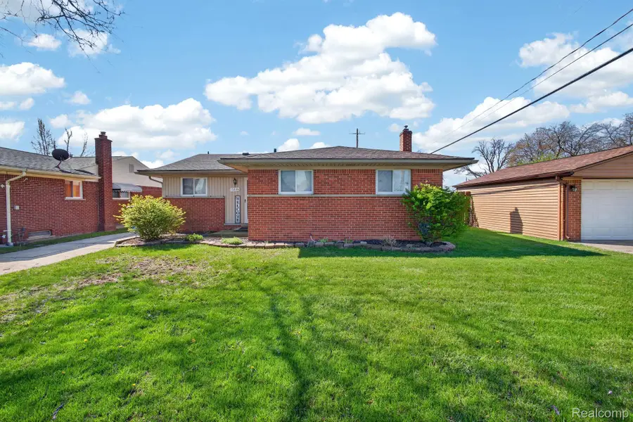 15226 Everly Street, Roseville, MI 48066 - #2