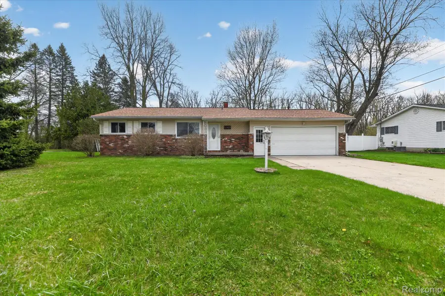 5300 Arnold Drive, Burton, MI 48509 - #3