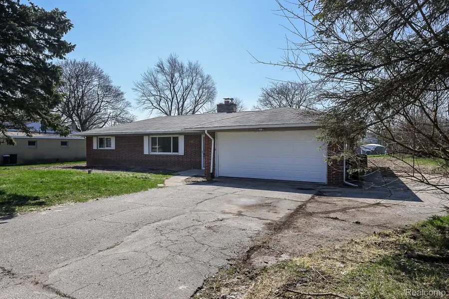 2462 Green Acres Drive, Grand Blanc, MI 48439 - #2