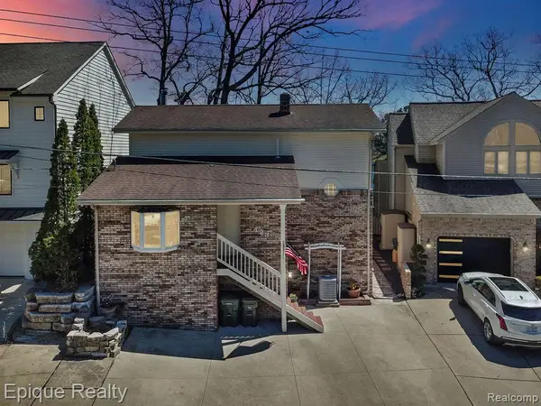 423 Shady Oaks Street, LakeOrion, MI 48362