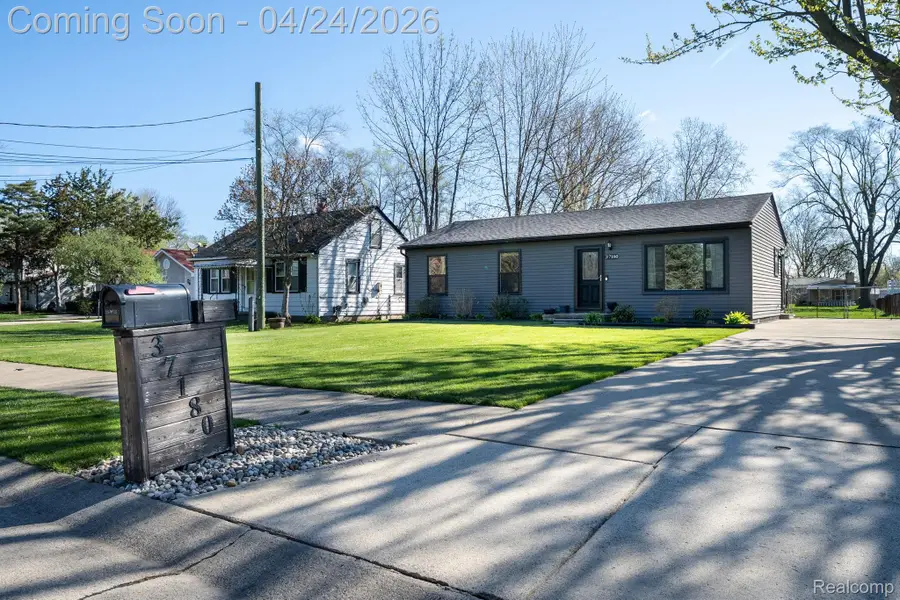 37180 Curwood Drive, Sterling Heights, MI 48310 - #2