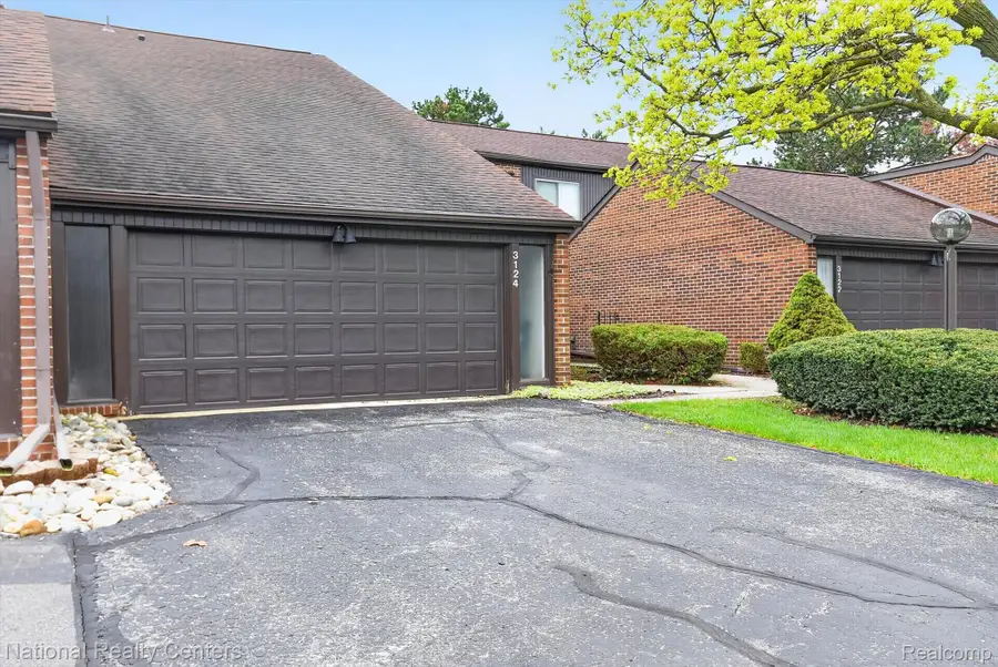 3124 Lindenwood Drive, Dearborn, MI 48120 - #2
