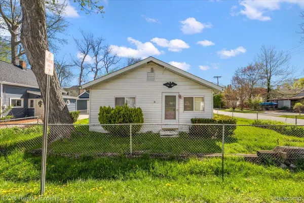 1801 Beechcroft Street, KeegoHarbor, MI 48320