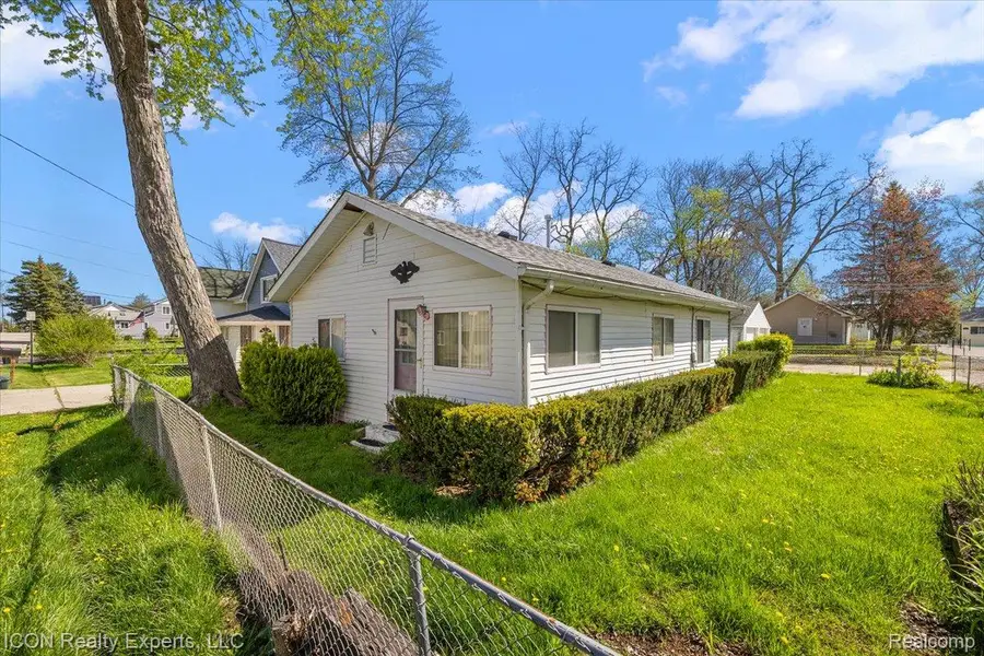 1801 Beechcroft Street, Keego Harbor, MI 48320 - #2
