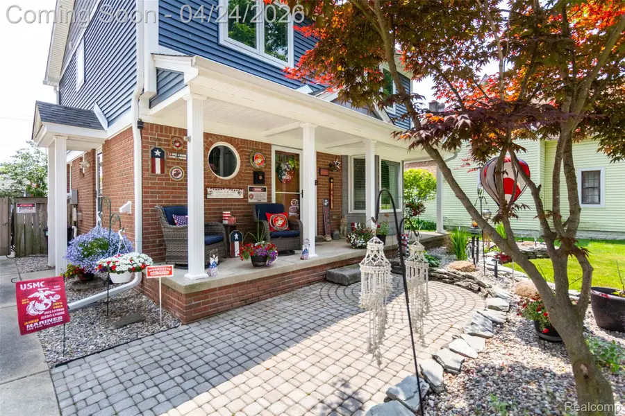 653 Chestnut Street, Wyandotte, MI 48192 - #3