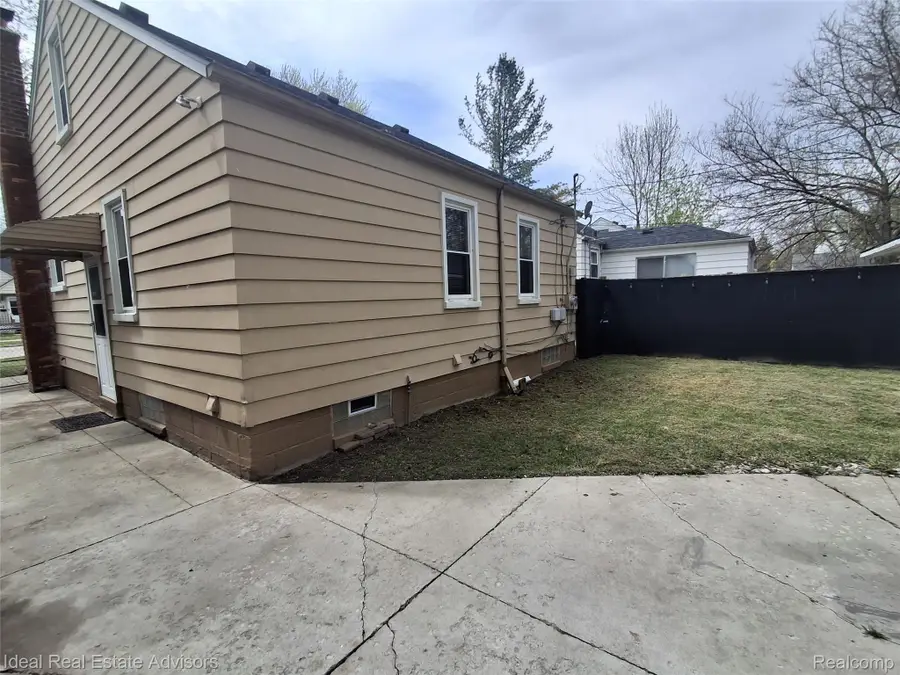 19969 Elkhart Street, Harper Woods, MI 48225 - #3