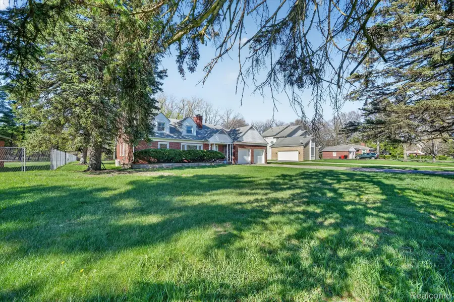 18618 W 9 Mile Road, Southfield, MI 48075 - #2