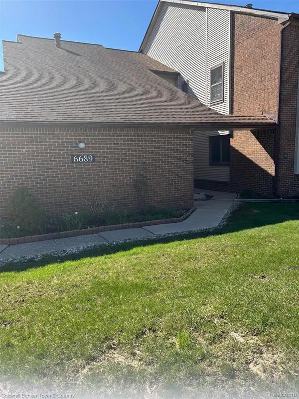 6689 Ridgefield Circle #201, WestBloomfield, MI 48322