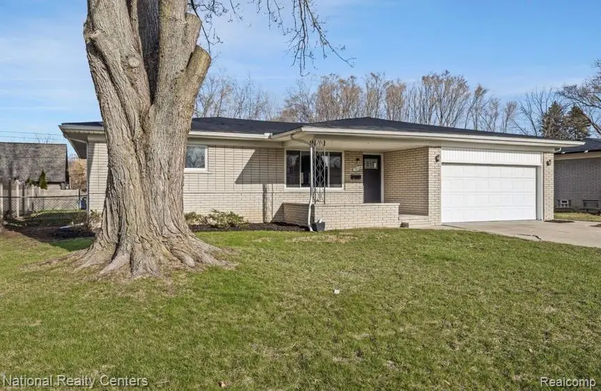 38108 Charwood Drive, Sterling Heights, MI 48312 - #2
