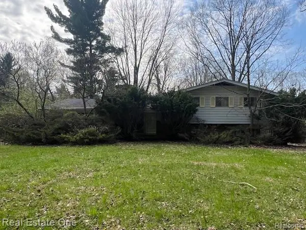 4555 Arrowhead, WestBloomfield, MI 48323