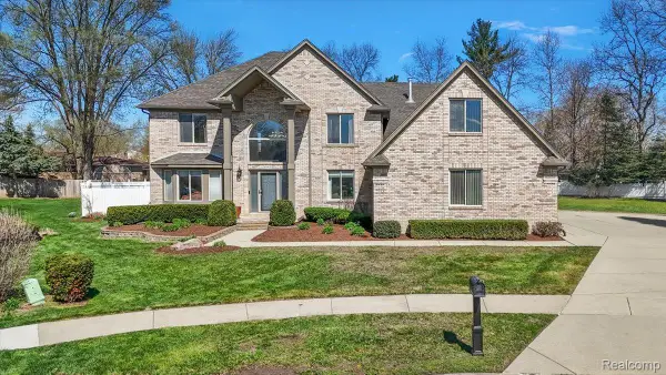 49931 Shelby Creek Drive, Utica, MI 48317