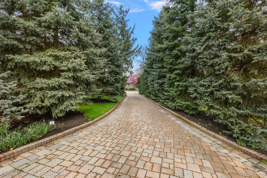 3945 Kirkland Court, Bloomfield, MI 48302 - #3