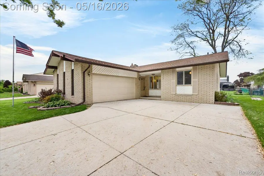 24435 Heritage Drive, Trenton, MI 48183 - #2