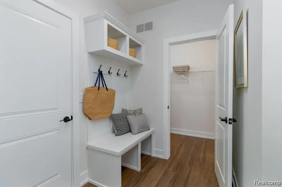3650 Chatham Place #15, Brighton, MI 48114 - #2