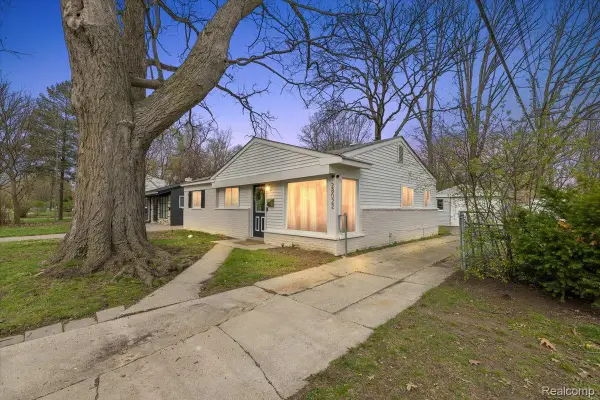 28022 Fairfax Street, Southfield, MI 48076