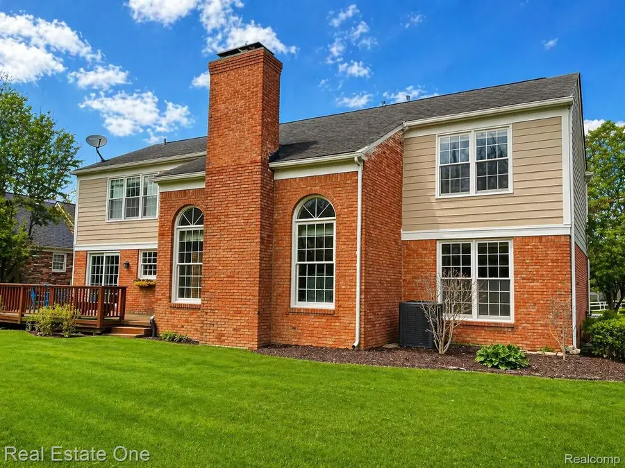 37917 Glengrove Drive, Farmington, MI 48331 - #3
