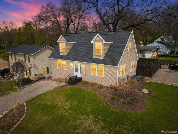 7395 Harrington Drive, Brighton, MI 48116
