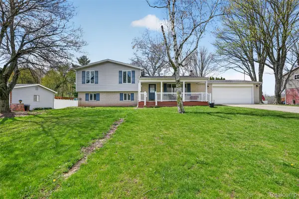 9080 Meadowland Drive, GrandBlanc, MI 48439