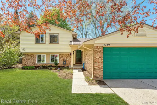 4749 Parkridge Drive, Waterford, MI 48329