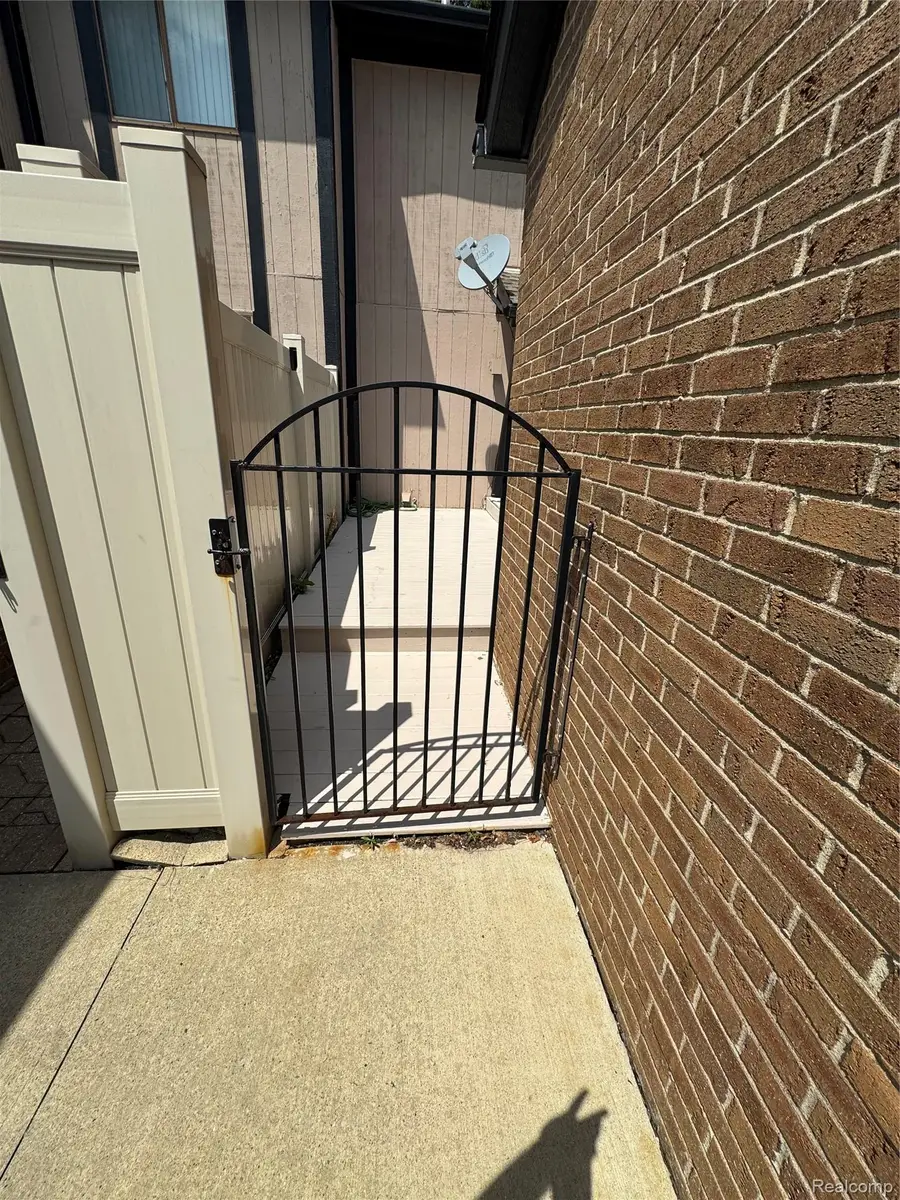 5216 Brett Court, West Bloomfield, MI 48322 - #2
