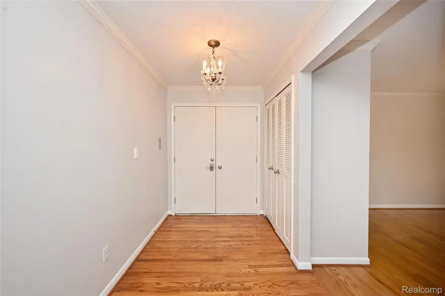 4043 W Maple #D 101, Bloomfield, MI 48301 - #3