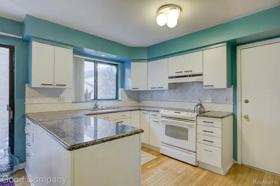 7105 Pebble Park Drive, West Bloomfield, MI 48322 - #2