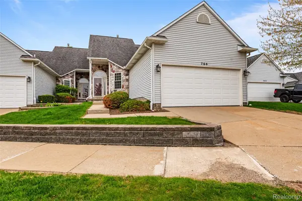 766 Challenging Trail, SouthLyon, MI 48178