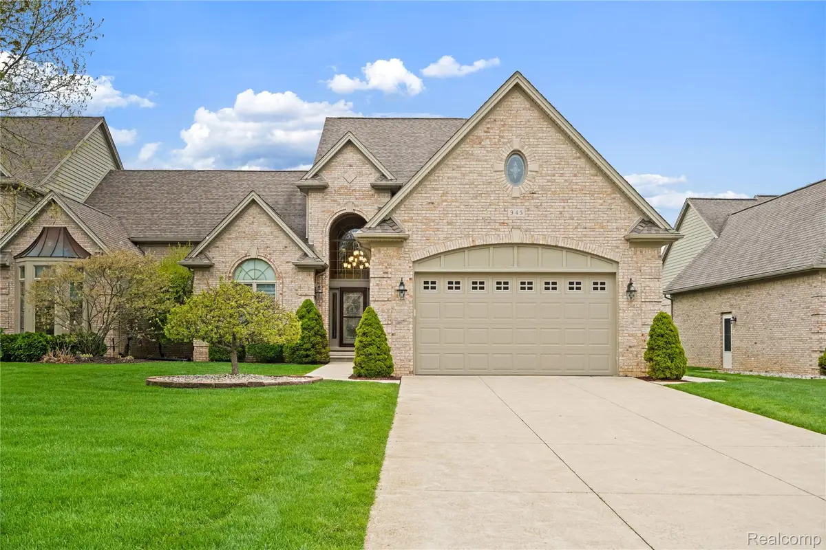 945 Saint James Park Avenue, Monroe, MI 48161 - #1
