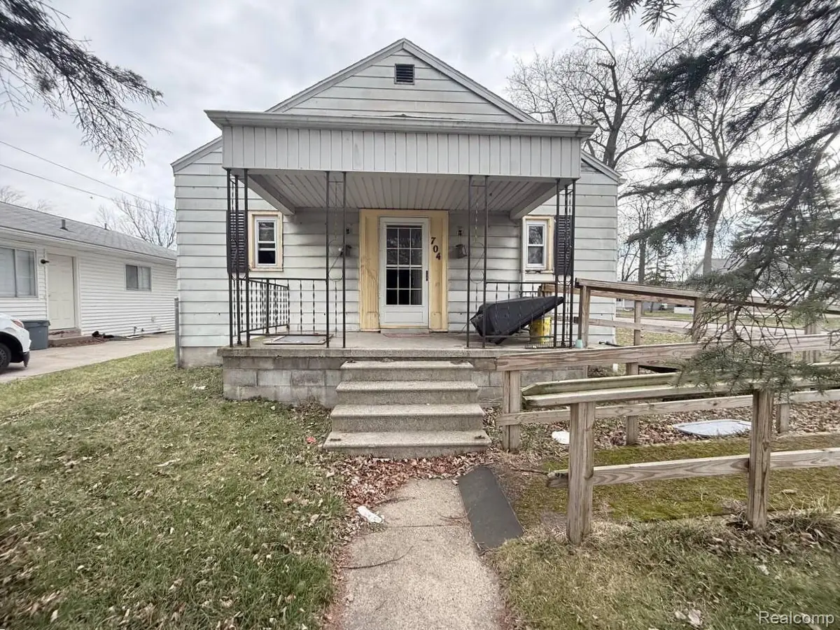 704 Vermont Street, Saginaw, MI 48602 - #1