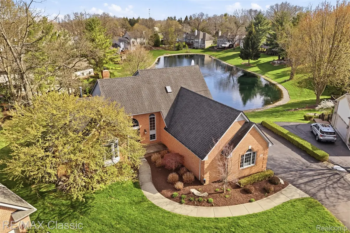 1726 Pondview Lane, Commerce Township, MI 48382 - #1