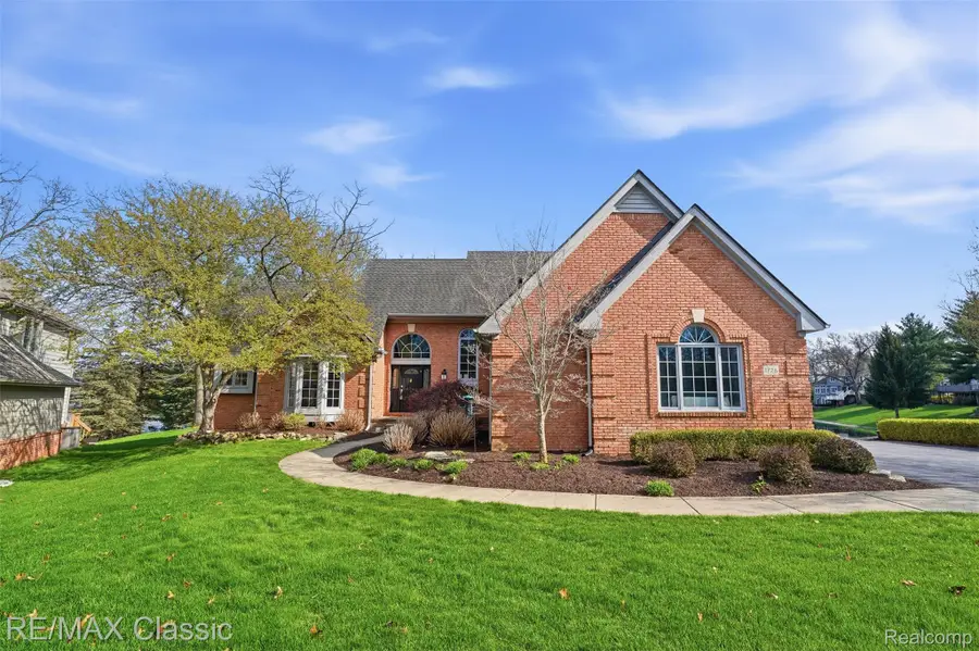1726 Pondview Lane, Commerce Township, MI 48382 - #2