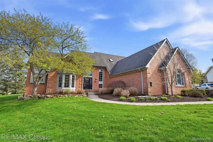 1726 Pondview Lane, Commerce Township, MI 48382 - #3