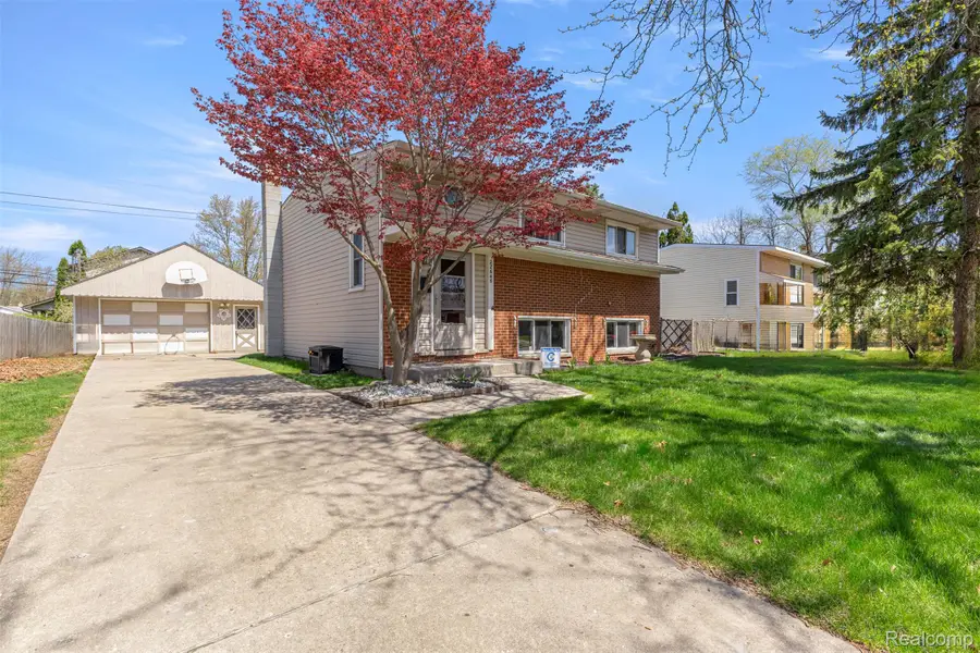 22646 Candace Drive, Rockwood, MI 48173 - #2