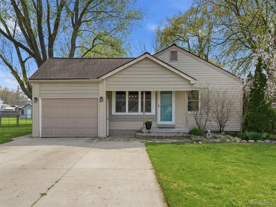 23564 Donaldson Street, Clinton Township, MI 48035 - #2