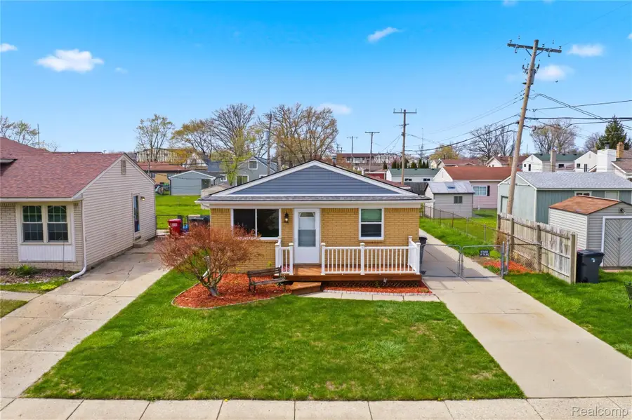 34373 New Jersey Street, Clinton Township, MI 48035 - #2