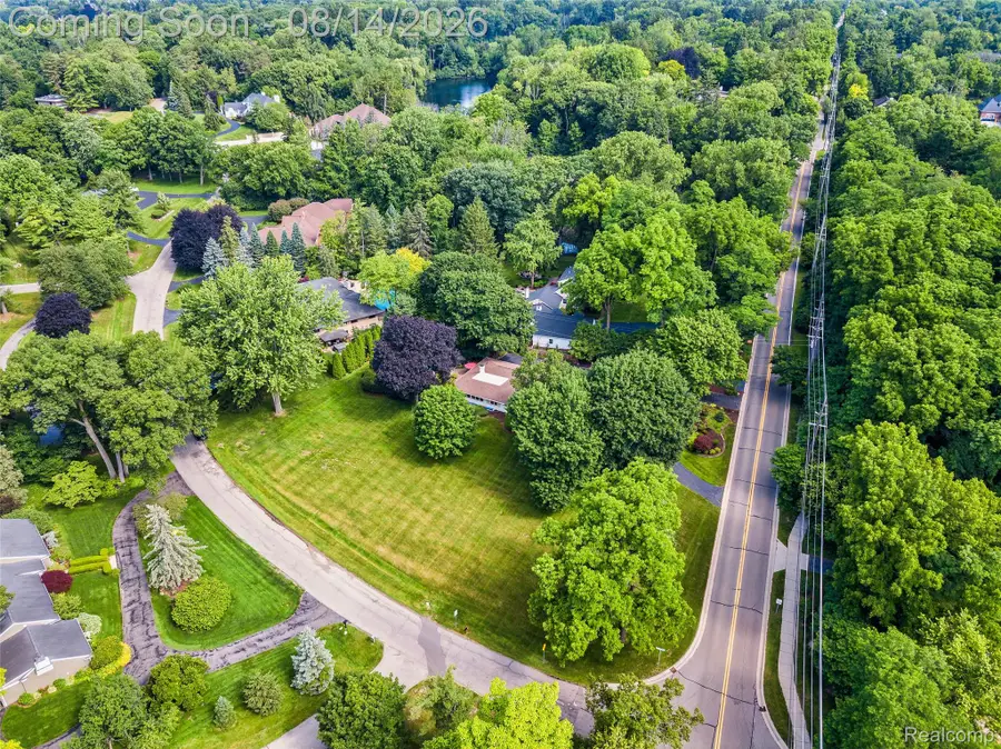 3821 Lakecrest Drive Drive, Bloomfield, MI 48304 - #2