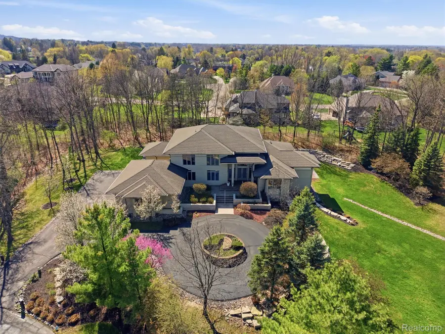 8390 Warwick Groves Court, Grand Blanc, MI 48439 - #2
