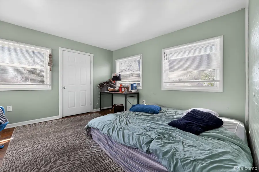 5918 Cardwell Street, Garden City, MI 48135 - #3