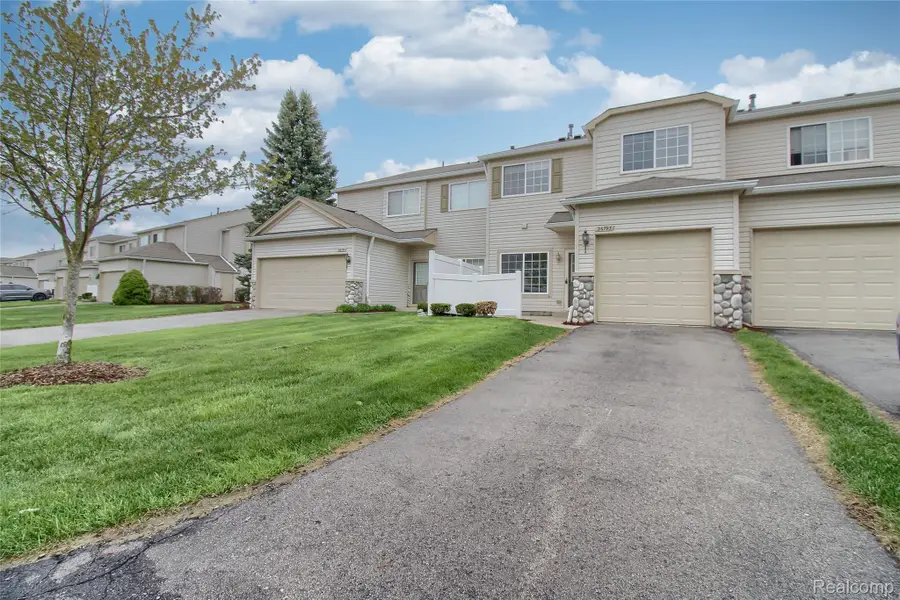 26793 Kirkway Circle, Trenton, MI 48183 - #2