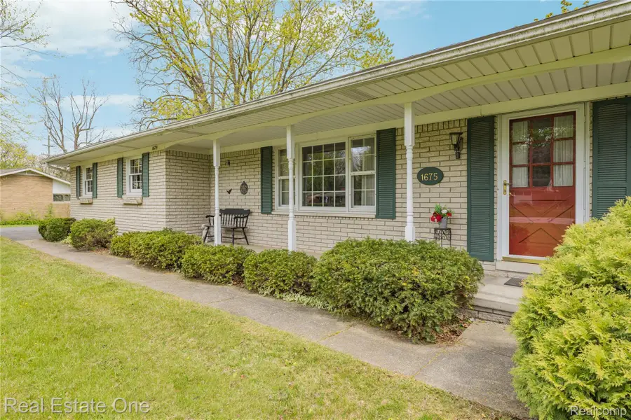 1675 Ledbury Drive, Bloomfield, MI 48304 - #2