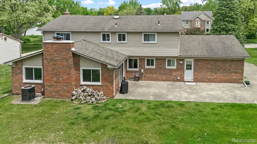 1916 Squirrel Valley Drive, Bloomfield, MI 48304 - #2
