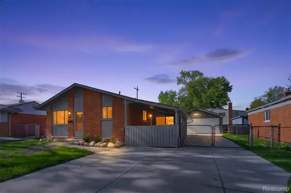 1118 W Elmwood Avenue, Clawson, MI 48017