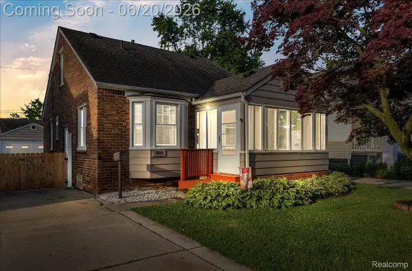 1009 Harvard Road, Berkley, MI 48072
