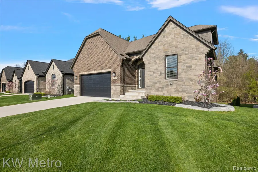 55162 Benson Court, Shelby, MI 48316 - #3