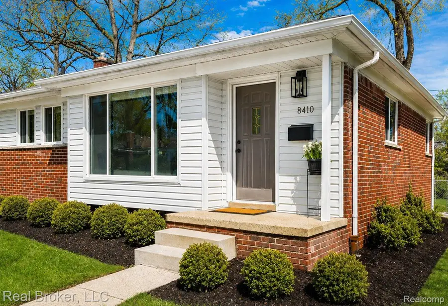 8410 Northfield Boulevard, Oak Park, MI 48237 - #2