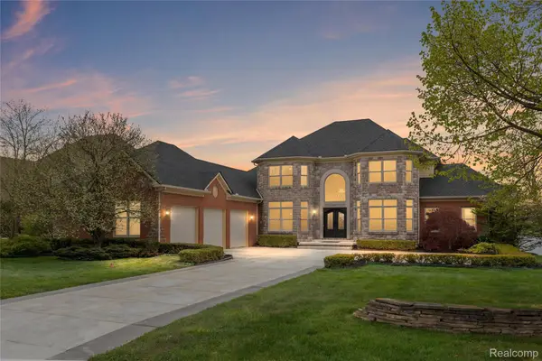 10751 Stoney Point Drive, SouthLyon, MI 48178