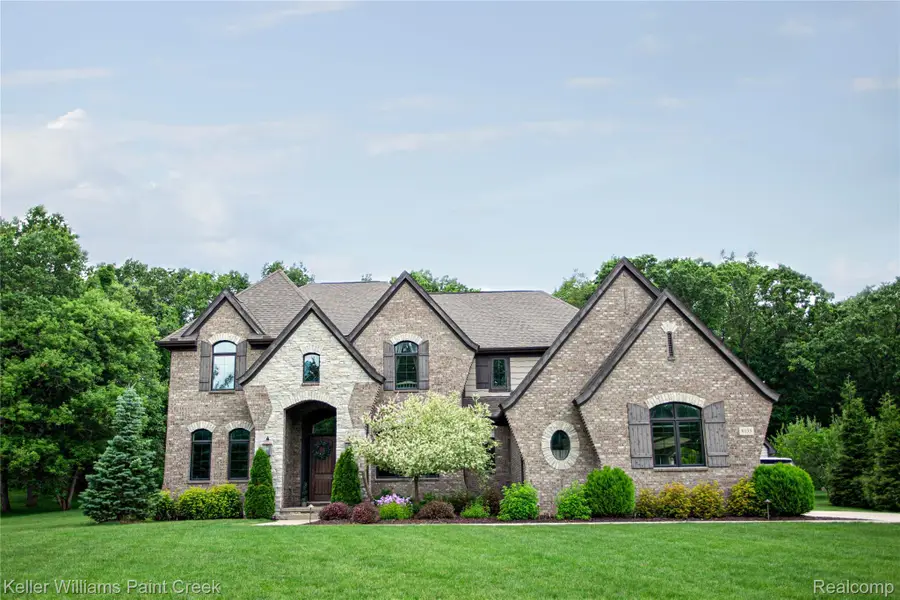 8135 Pine Knob Meadows Drive, Clarkston, MI 48348 - #2