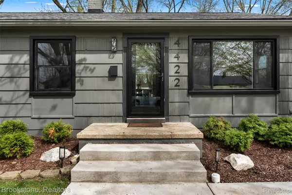 4422 Thorncroft Avenue, RoyalOak, MI 48073