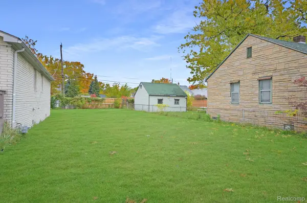 000 W Muir, HazelPark, MI 48030