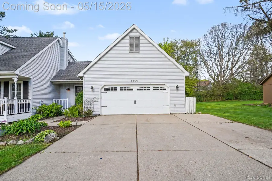 5600 Chestnut Hill Drive, Clarkston, MI 48346 - #2